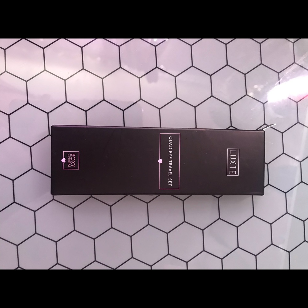 LUXIE quad eye travel set